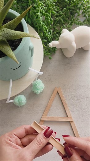 Mini paint easel for your desk 🎨 DIY desktop easel making #diy