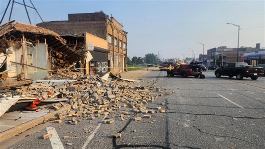 Building collapse in northwest Indiana closes roads for nearly 18 hours