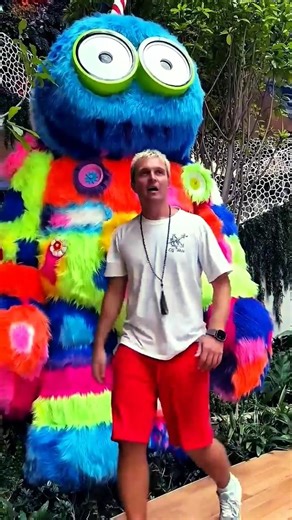 This color monster become alive and say Bye 👋🏼 #crazykozak #strangerthings #bettermistakes #beauty