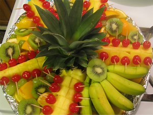 How to Make a Beautiful Hawaiian Fruit Platter - Great for Potlucks & Parties