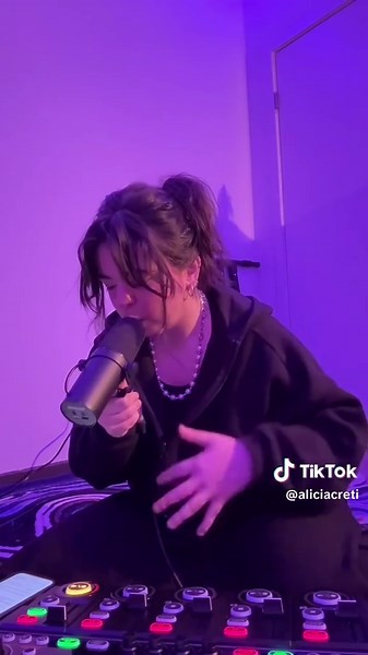 Exploring the Loop Station: Song Ideas for Beginners