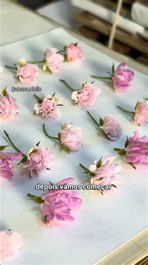 Dehydrated flowers for resin: rose, carrot flower, and daisy.