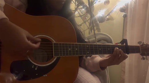 Acoustic Cover of 'Staying' by Lizzy McAlpine