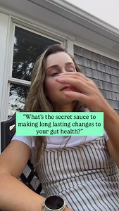 Lasting gut healing is not about motivation or doing more. It’s about giving your body consistent signals of safety, nourishment, and predictability over time. Here’s what actually creates long-term change, based on what I see work again and again with clients: • Keeping digestion predictable Eating around the same times each day helps regulate motility, stomach emptying, and reflux patterns. Your gut thrives on rhythm. • Choosing habits that survive bad days Healing sticks when your plan still 