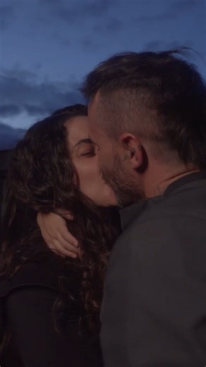 TatanMejia on Instagram: "súbase a la moto, acelere y deje que la carretera hable. La libertad se siente mejor sobre dos ruedas y el equipo correcto hace toda la diferencia. FOX AVD DAYS, días de descuentos hechos para riders de verdad. www.foxcolombia.co Nos pillamos en la vía. 🏍️⚡"