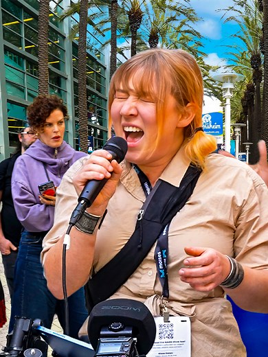 Carolina Girl Sings Bill Withers in LA - First Time