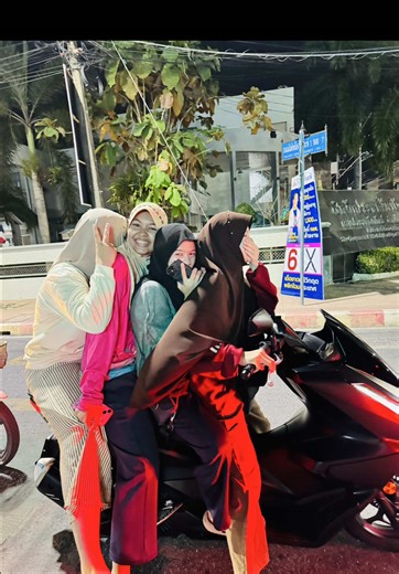 ซ้อน3ว่าสุดแล้ว เจอซ้อน4 คือยอม #หาดใหญ่หลังน้ำท่วม รถยังซ่อมกันไม่เสร็จก็ต้องพลอยๆกันไปก่อนนะคะพี่น้อง 😆