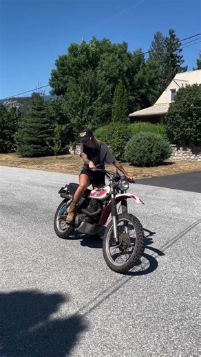 My 1976 Yamaha XT 500. Same gas, first start in 4 years.