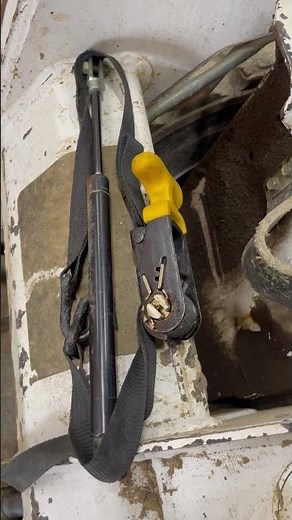 Easy method to install gas shock/strut