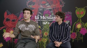 🗣️ Entrevistamos a Javier Ambrossi y Javier Calvo, que abrazan el thriller y huyen de "convencionalismos" en #LaMesías serie más ambiciosa, oscura y compleja 👉https://www.europapress.es/tv/noticia-javis-abrazan-thriller-huyen-convencionalismos-mesias-antiserie-contra-consumo-espidico-20231009154255.html La serie producida, escrita y dirigida por #LosJavis, se estrena mañana en Movistar Plus | Culturaocio