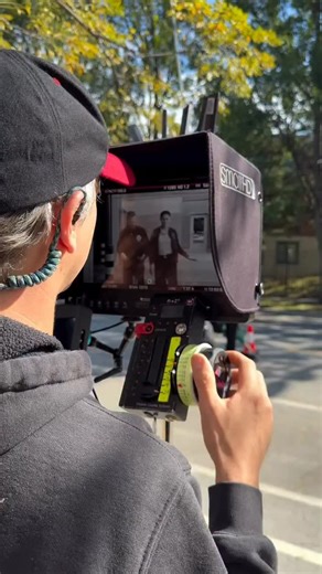 ShareGrid on Instagram: "Incredible coordination by the “Chicago Fire” crew! Watch as they pull off this really cool Oner on a Steadicam. Shots like this are always a big challenge for 1st ACs pulling focus. Between having a lot of marks and also sometimes the unpredictability of Actors can make it an incredibly challenging task to keep everything in focus. If an Actor or Operator slightly misses their mark, then the focus pullers marks will also be off. This is why the best focus pullers are al