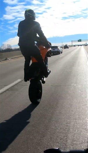 Clean/Controlled 1390 Highway Wheelie!