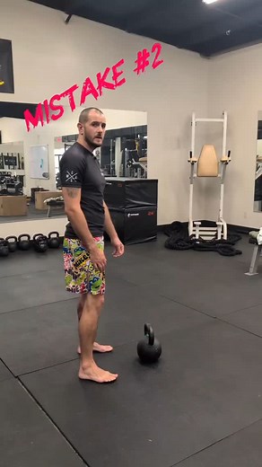While the KB swing is a full body exercise, the tense on the arms should be passive. Actively pulling with the arms put unnecessary pressure on the shoulders and lower back. The purpose of the arms is to keep the bell attached to hips. Keep working! . . . . . . . . . . #kbtraining #personaltrainerlife #kbswing #faixapreta #fenixjiujitsu #KettlebellTraining #KettlebellFlow #kettlebelltraining #hipmobility #hiphinge | Daniel Fredell