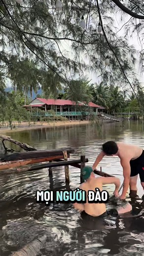 200 reactions · 28 comments | may mà có thằng cốt hai mặt , chứ mà 1 mình là lè khe luôn rồi  | Nhân Phan | Facebook