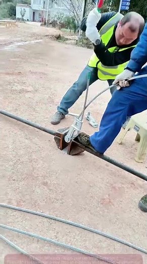 Steps of Tightening Pipe Connections—Watch How They Do It!