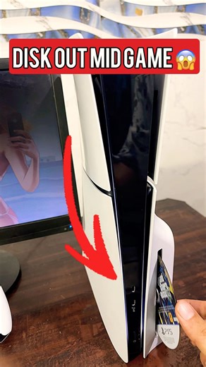 What Happens If You Remove The PS5 Disc While Playing A Game? #shorts