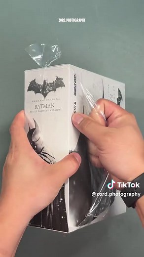 Finally an Arkham Origins Batman! First in hand look at the new InArt Action 1/12 Scale Batman Arkham Origins - Battle Damaged Version. . Made by InArt Action and available for preorder soon. . #batman #figtok #batmanarkhamorigins #unboxing #videogames