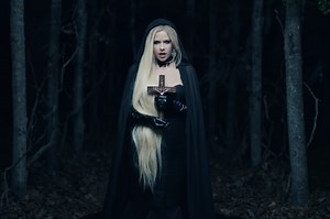 Avril Lavigne Shares Brooding Video for "I Fell in Love with the Devil" │ Exclaim!