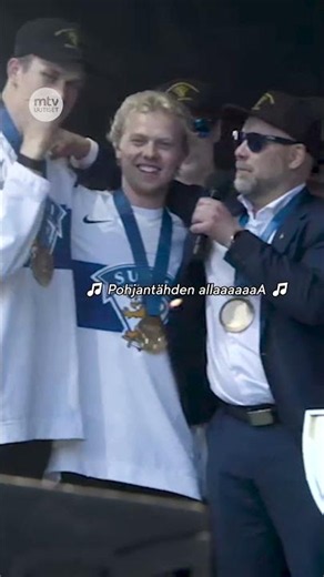 🎤 Leijonien valmentaja revitteli laulutaidoillaan