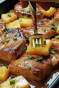 🍍 Pineapple Ginger Pork Chops 🍯🔥 Juicy, tender pork chops glazed with a sweet and tangy pineapple-ginger sauce — this tropical dinner brings restaurant flavor straight to your kitchen. Each bite is bursting with caramelized pineapple goodness and melt-in-your-mouth tenderness! 🥩 Ingredients For the Pork Chops: 4 bone-in pork chops (about 1 inch thick) 1 tablespoon olive oil 2 tablespoons unsalted butter, cut into 4 pieces | Recipes by Mimi