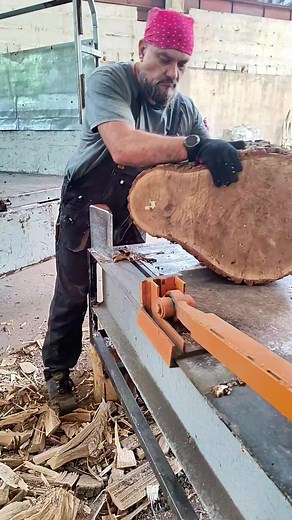 Techniken zum Brennholzmachen und Holzspalten