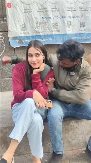 English-Medium GF ne pyaar wali baat maangi… BF ne doosri baat sunayi aur PITAI ho gayi! 😱😂