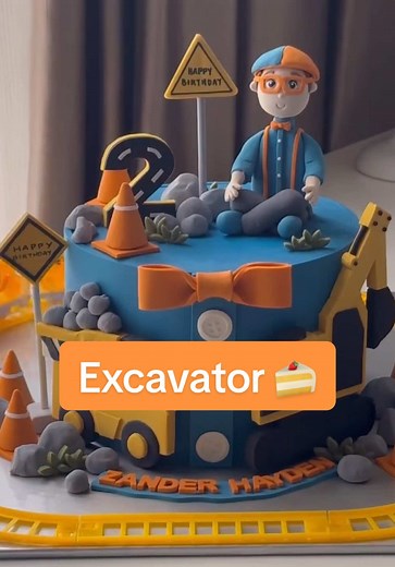 Construction ahead! 🚧 Blippi cake by @craveitbyyaya #blippi #birthdaycake #excavator #parenting
