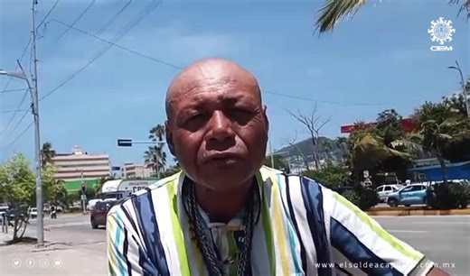 #Historias | Don Mariano Vázquez "El Pelón", originario de Ciudad Altamirano, sobrevive en Acapulco recolectando plástico y aluminio que dejan en los botes de basura de la zona turística del puerto 🗑️🥤🥫 📹 Abraham Martínez / El Sol de Acapulco 👉 https://acortar.link/QUQIut | El Sol De Acapulco