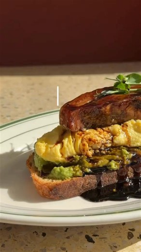 Desayunar en Hunter es toooda una experiencia 🤌🏼 Tenemos el sazón, los platillos, el ambiente y sobre todo el lugar 😍🙌🏼 Acompáñanos para brunchear y descubrir el delicioso menú que creamos para ti 🤤 | Hunter Coffee & Bistro