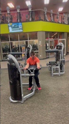 How To Use A Preacher Curl Machine At A Commercial Gym
