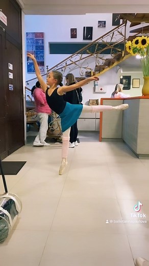 My first pointe shoes class 🩰 #pointeshoes #balletclass #ballerina #ballettok #fyp #ballettiktok #ballet | Ballet Anna Pavlova