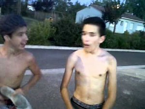 Yassine & Florian dehors en caleçon a 7h00 :)