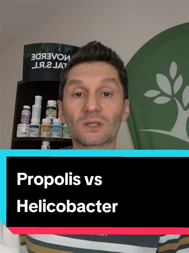 🟢 Propolis & Helicobacter pylori – informație corectă, pe înțelesul tuturor ✔️ Este adevărat: tinctura de propolis este intens studiată pentru capacitatea ei de a inhiba dezvoltarea Helicobacter pylori și de a limita migrarea acestuia inclusiv spre zona bucală 🦠 📚 Există numeroase studii care susțin efectul antimicrobian al propolisului. ⚠️ ATENȚIE însă la FORMĂ și ADMINISTRARE 🔸 Tinctura hidroalcoolică / alcoolică – NU este recomandată persoanelor cu: ❌ gastrită; ❌ ulcer gastric; ❌ intolera
