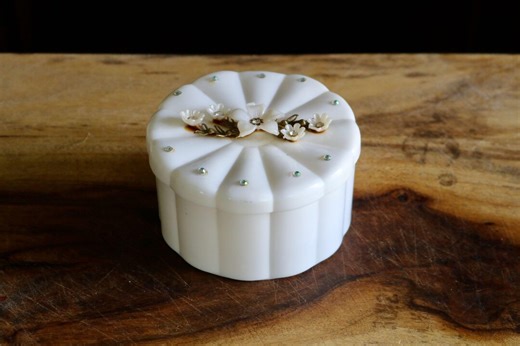 Vintage Menda Powder Box, Elegant Vanity Decor, Pretty Plastic Hinged Dresser Box With White Flowers & Rhinestones, With Powder Puff! - Etsy