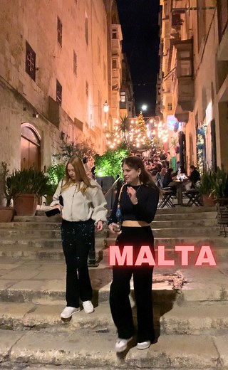 Unforgettable Night Walk Through Valletta’s Best Bars & Restaurants 🍸✨ Explore Valletta, Malta’s vibrant nightlife with a stroll through its historic streets. Discover popular bars and restaurants offering delicious cuisine, signature cocktails, and an electric atmosphere in the heart of this UNESCO World Heritage City. • Valletta nightlife • Bars and restaurants Valletta • Night walk Valletta • Valletta Malta dining • Best bars in Valletta #VallettaNights #MaltaEats #NightlifeMalta #VallettaBa