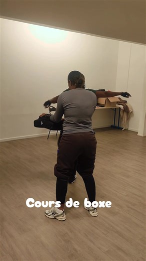 Cours de boxe tous le jeudis de 19h à 20h. tarif accessible ✊🏻 venez lâché la pression 😜 #lacherprise #association #femme #boxe #lien
