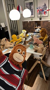 Cuando los invitados se multiplican, tu mesa también 🤝. Con nuestras mesas extensibles siempre hay lugar para uno más 💙💛 Conoce otras opciones en IKEA Open Kennedy, IKEA Plaza Oeste y en IKEA.cl | IKEA