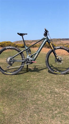 Built to charge. The Orbea Wild pairs e-MTB muscle with trail-proven kinematics and rock-solid details 🤩 | Tredz