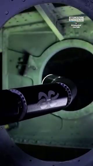 JetSnake uses its flexible snake arm to inspect tunnel boring machines, using a high-pressure water jet and camera to do a job that would've endangered a flesh and blood human. 🎥 OC Robotics / IG