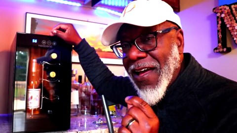 NEEDONE Wine Cooler Fridge, 8 Bottle Wine Chiller with Wine Rack/Lighting, Fast Cooling Thermoelectric Queit Wine Cabinet Cellar for Red White, Energy Efficient Gifts for Women Men