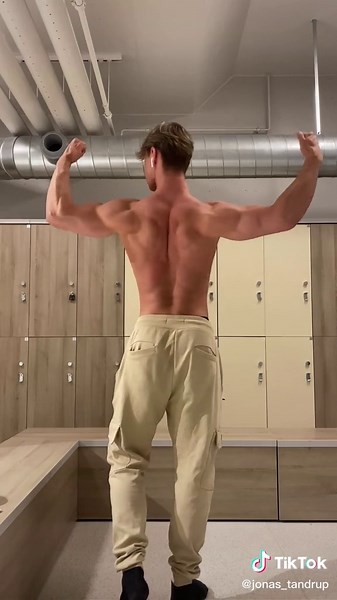 Bodybuilding Art: Aesthetic Gym Inspiration