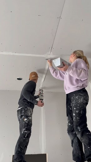 290K views · 1.6K reactions | Taping with @ckbuildersinc :) Do you guys prefer hand taping or using the Bazooka? #taping #drywall #woman #womanempowerment #drywallfinisher #construction #interiordesign #drywalltools #contractor #tapingtools | Bluecollarblondie | Facebook