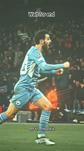 "Meeting you wasn't the mistake; facing the end without you is the fear." ⚽📌#shorts