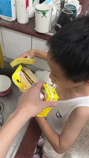 服務周到請給5星好評😂米香日常 #日常 #親子 #洗碗 #喝飲料