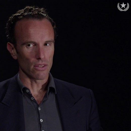 Battle of Fallujah Marine while under fire tries to coordinate with a tank #Marines #Fallujah #Iraq