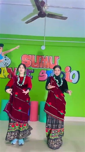 Boki lyaunu besi ko gham ~ Makhamali Choli Mathi Dance Gurung dress #dance #trendingsong #foryou
