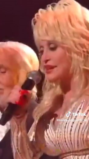 “You Can’t Make Old Friends” with @dollyparton during #allinforthegambler in 2017 #thegambler #oldfriends