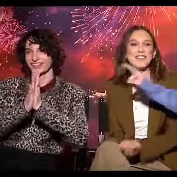 Mike and Eleven kiss SEASON 3