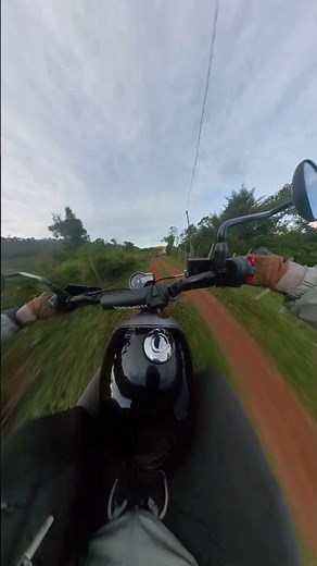 Triumph Scrambler 400X no Barro: Ela é mesmo o UNO das motos e eu posso provar.