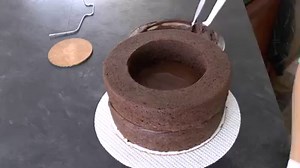 Short version of how to make a tire cake. (And I airbrushed it black, guys, but you could start with black fondant if you want. ^_^ ) See the full version on my YouTube channel, here-->https://www.youtube.com/watch?v=BrqXLxqcfjo Find tools used, here-->http://www.mcgreevycakes.com/products-i-love-recommend/ And recipes used, here-->http://www.mcgreevycakes.com/favorite-recipes/ | Cakeheads